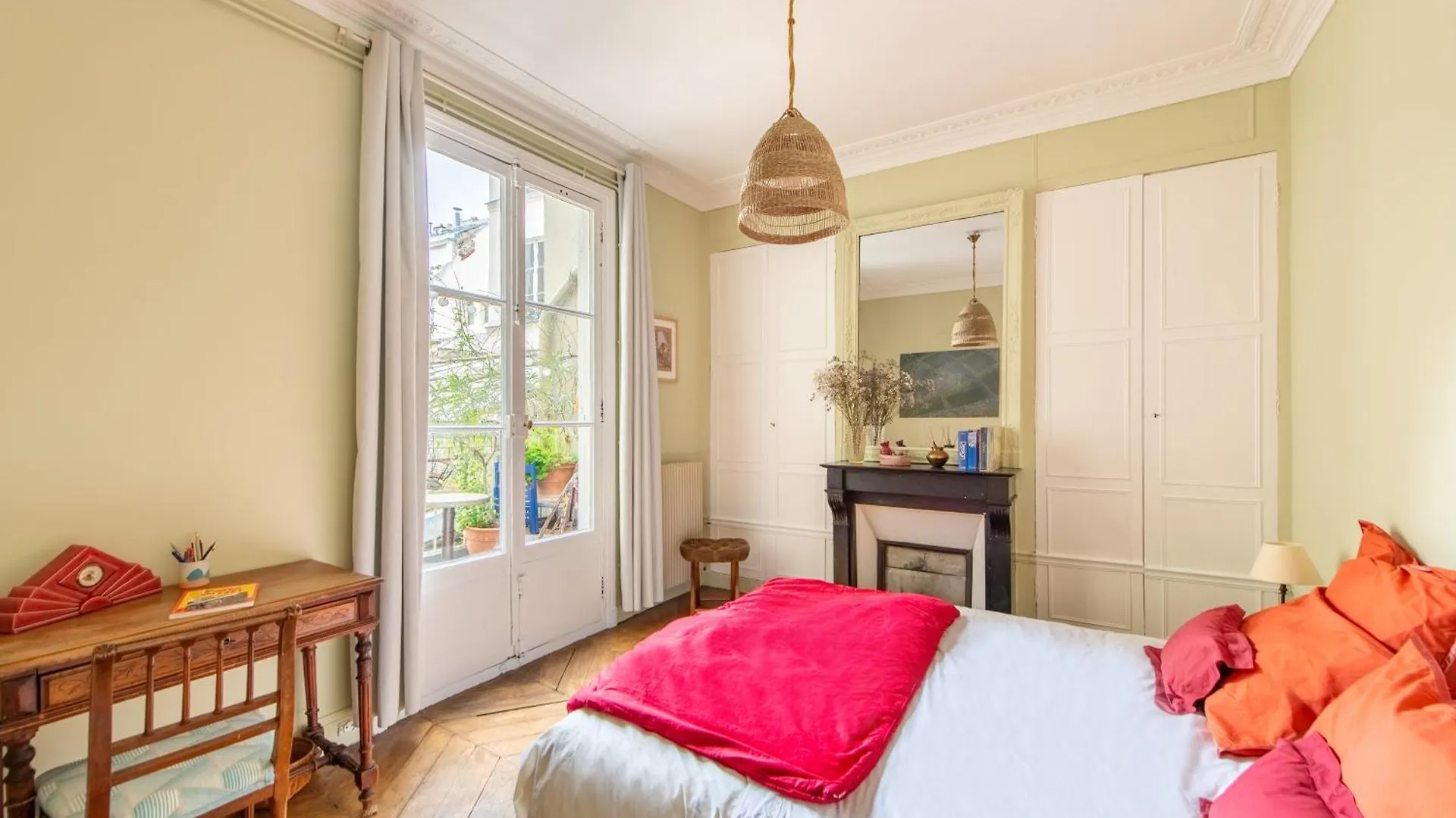 Geranimus Enghien Apartment Paris France